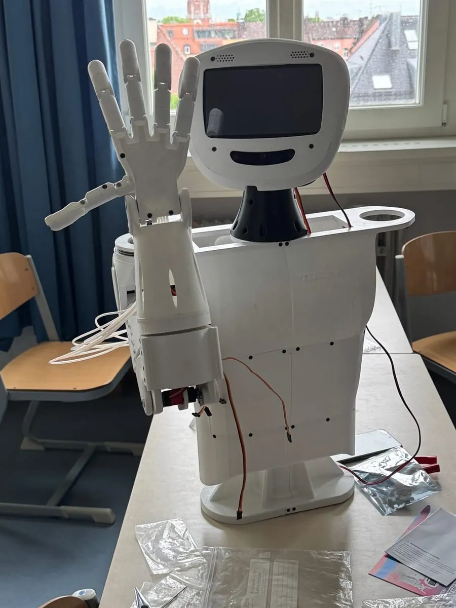 Humanoider Roboter Turing aus dem P-Seminar Human Robots