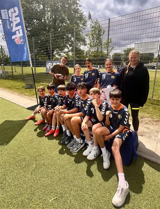 Die Flag-Football-Mannschaft des MTG auf dem Spielfeld