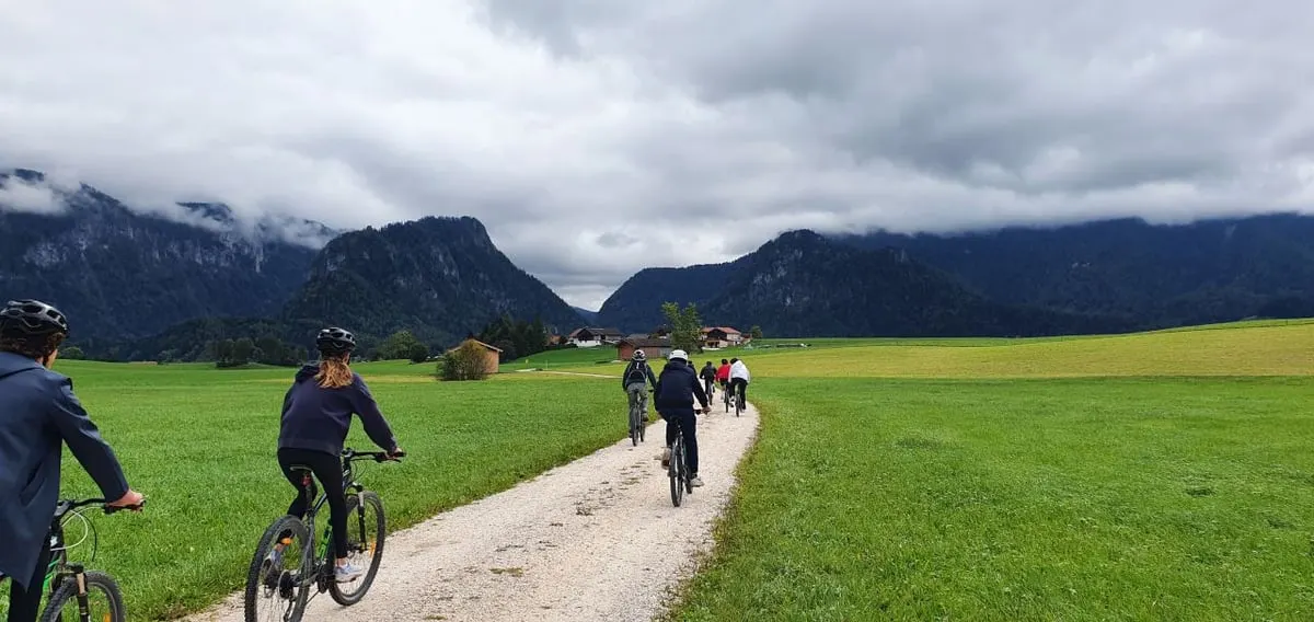 Mountainbike-Tour durch die Alpenlandschaft beim Sportlager in Inzell